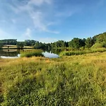 アパートホテル Na Rynku Chvalsiny 18 3*